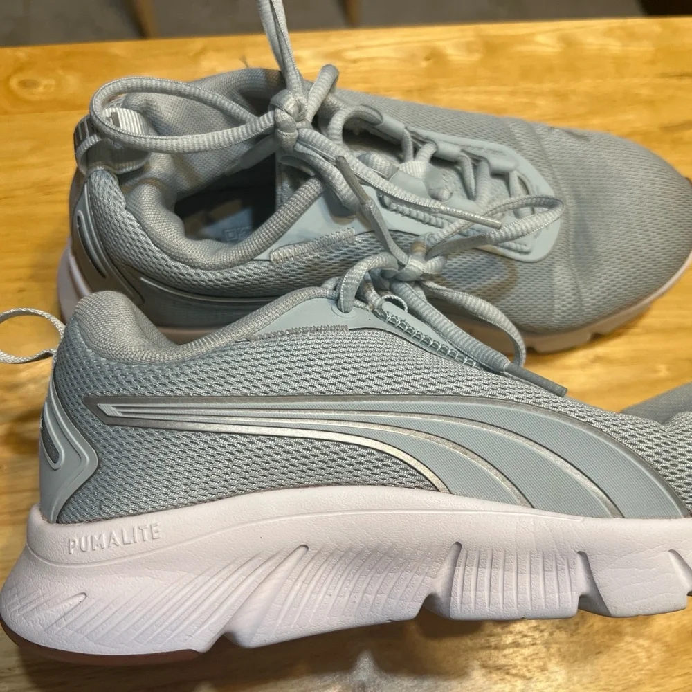 PUMA PUMALITE Women’s Sneakers – Size 8 – Light Gray/White Running Shoes